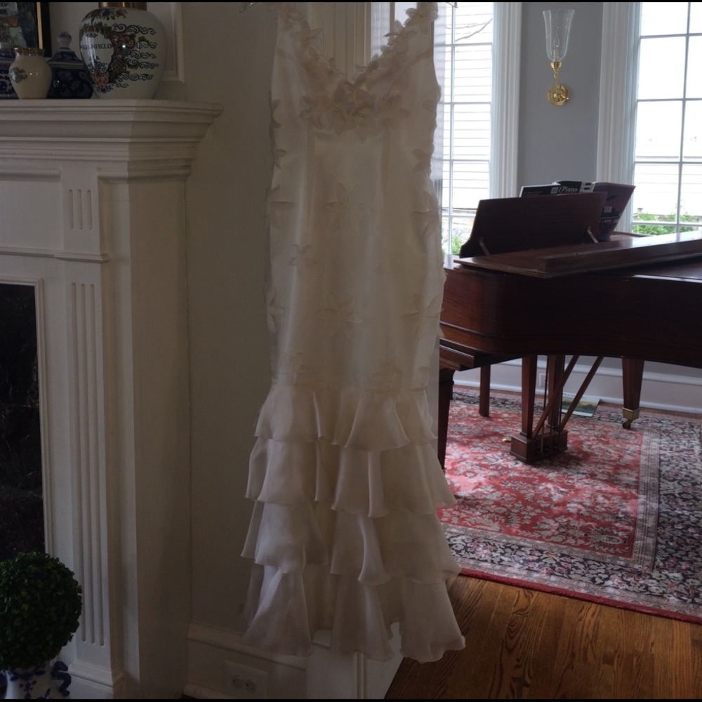 Suchada ivory wedding dress