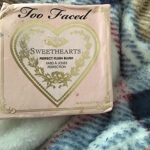 Too Faced sweethearts blush in Candy Glow