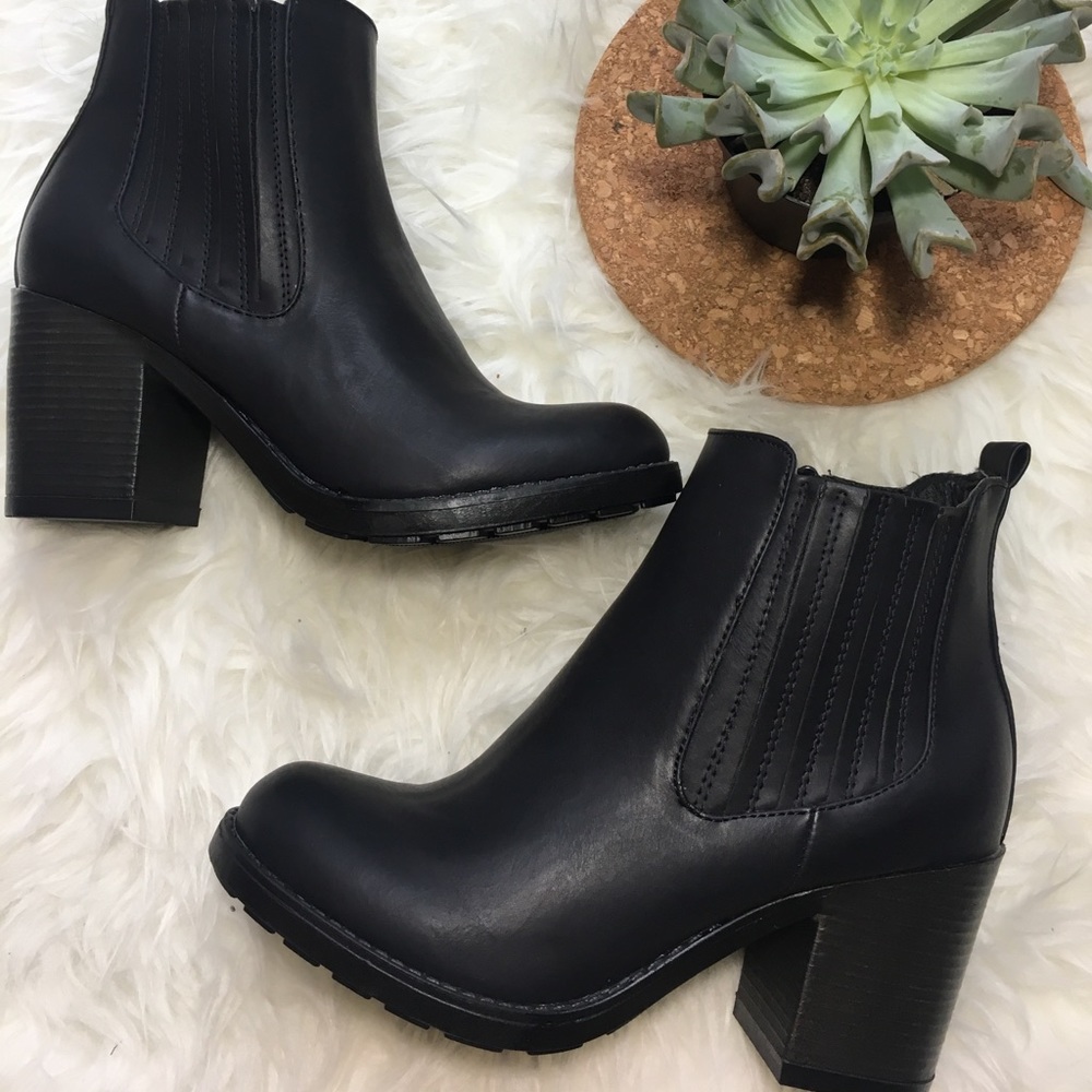 MIA NEW Black Zipper booties SZ 6m