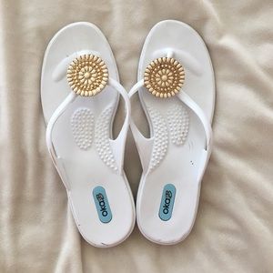OkaB white sandals
