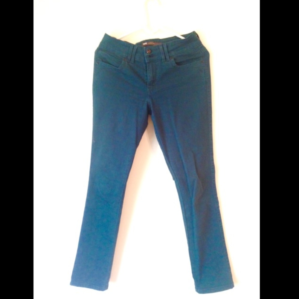 Levi Mid-Rise Skinny Jeans