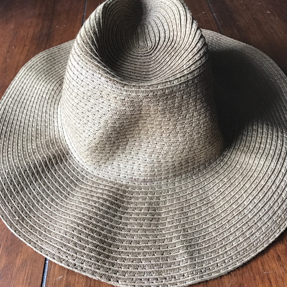 Floppy beach hat