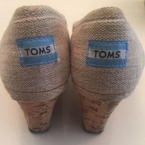 TOMS Open Toe Wedge Shoes, Size 8, GUC
