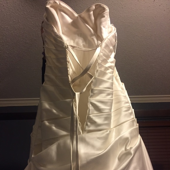 Maggie Sottero Wedding Gown - Picture 3 of 6