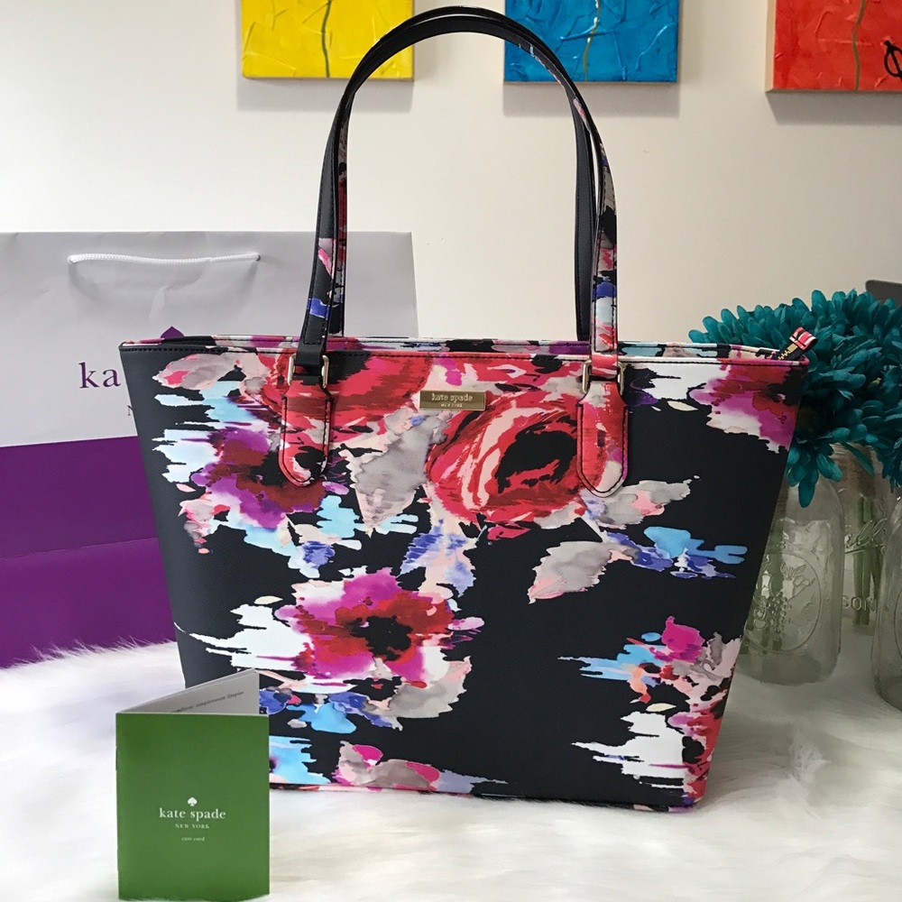 SOLD 🆕 Kate Spade ♠️ Small Dally Laurel Way