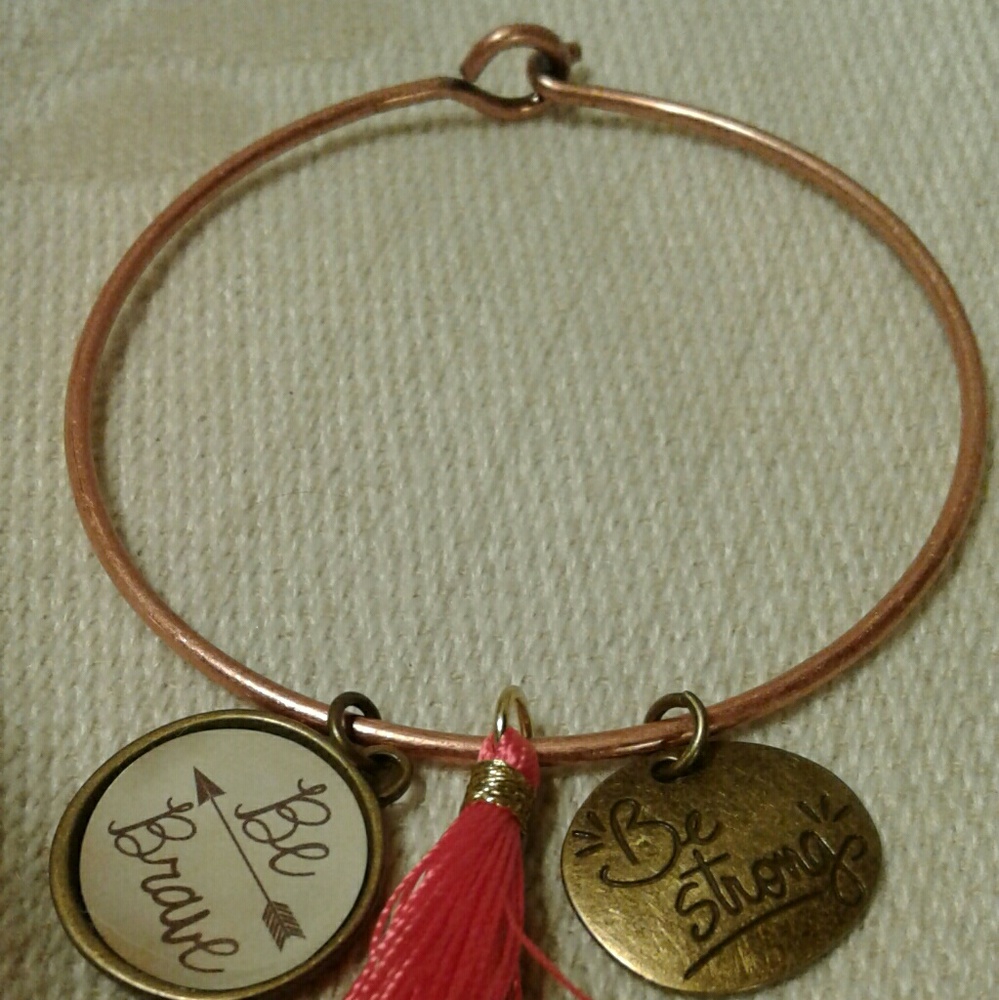Inspiring bangle bracelet