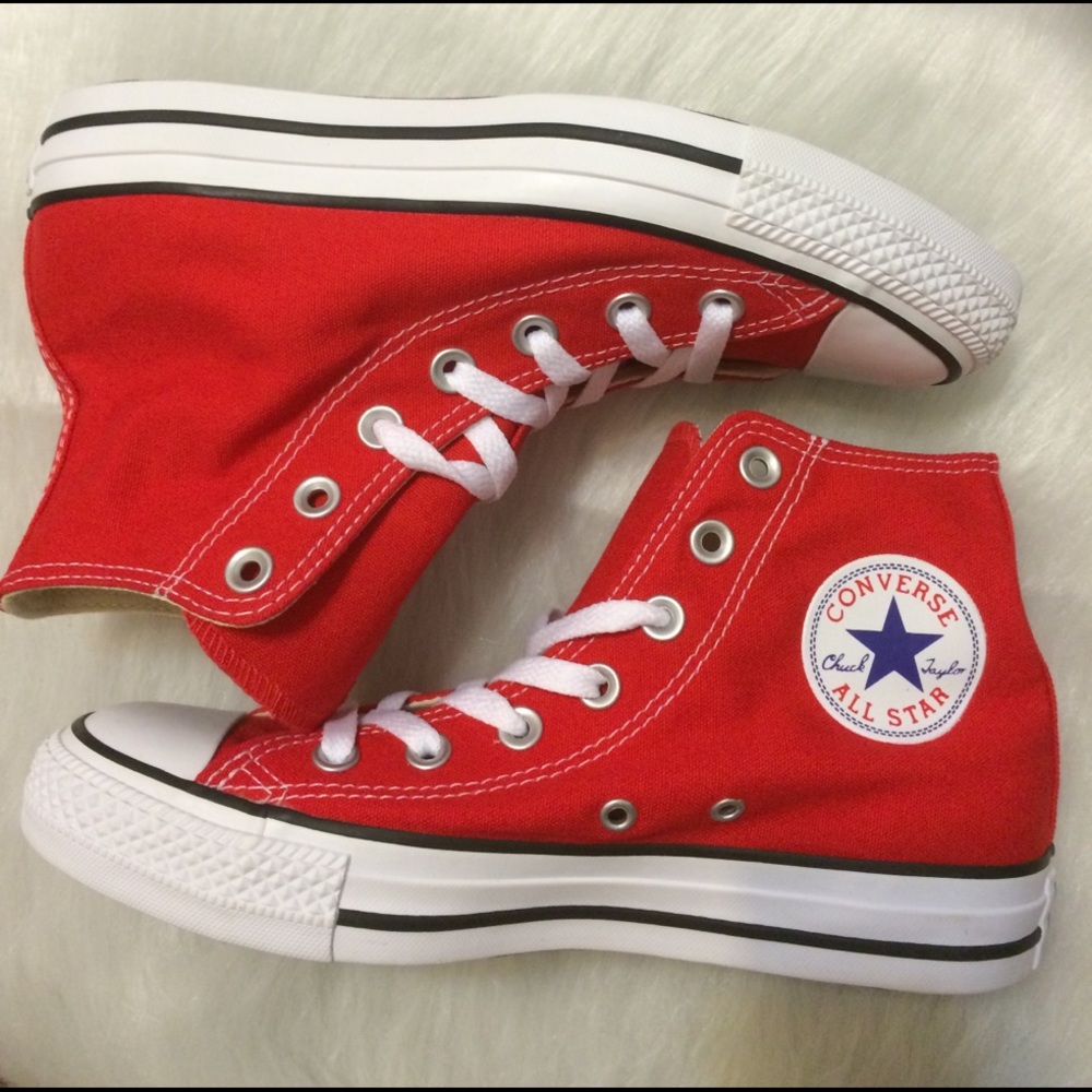🛍 SALE! CONVERSE WOMENS RED BRAND NEW SHOES - Picture 2 of 4