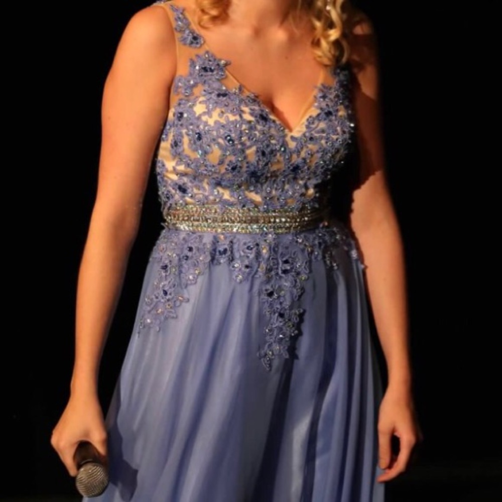 Beautiful dress MUST GO