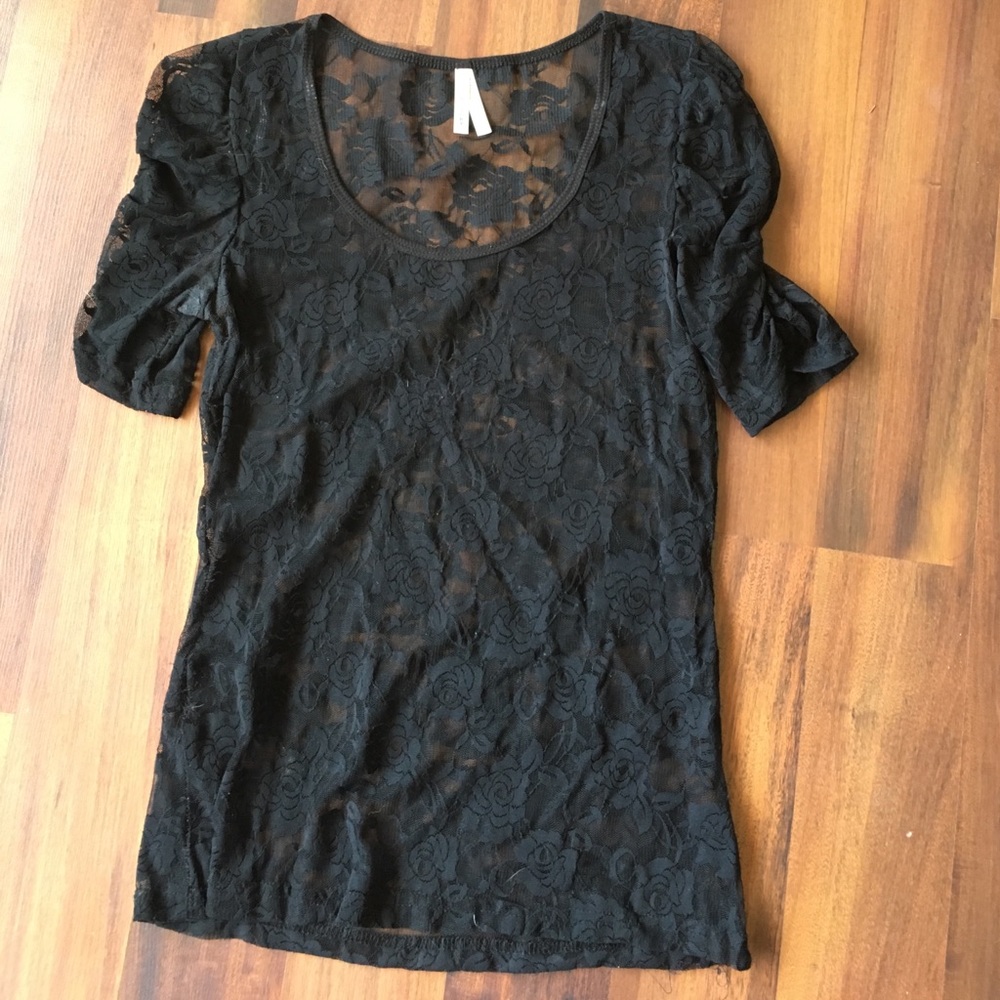 Lace top. Short sleeve