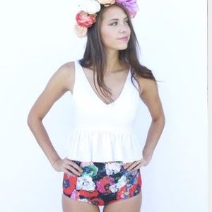 ISO •white• Kortni Jeane top