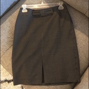 Adorable pencil skirt for office or a night out!