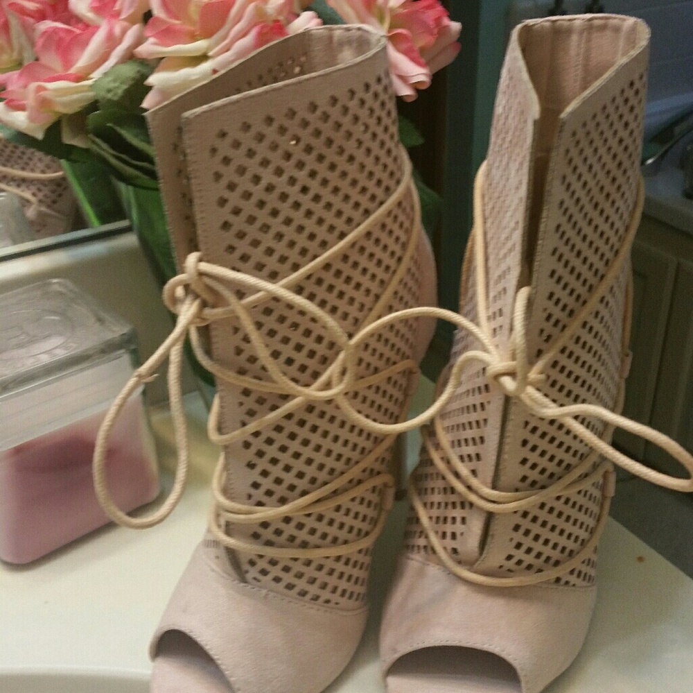 Natural suede booties