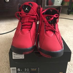 ‼️💢AUTHENTIC💢Jordan True flight (Red) worn once
