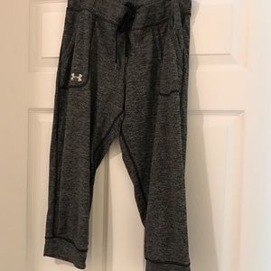 Grey under armor cropped sweats