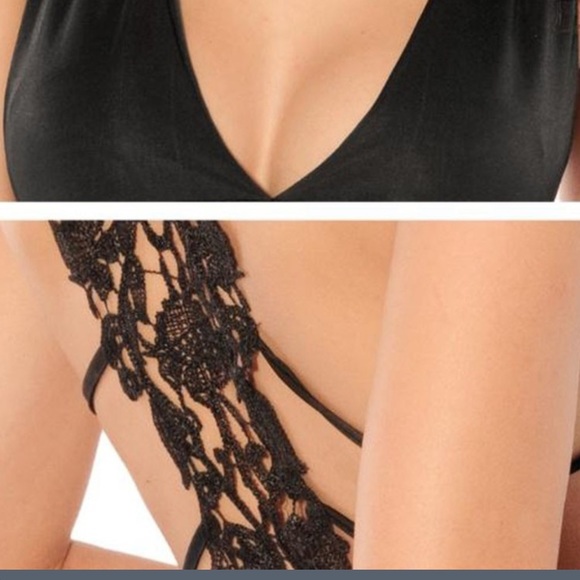 Strappy Lace Tank🎀 - Picture 2 of 4