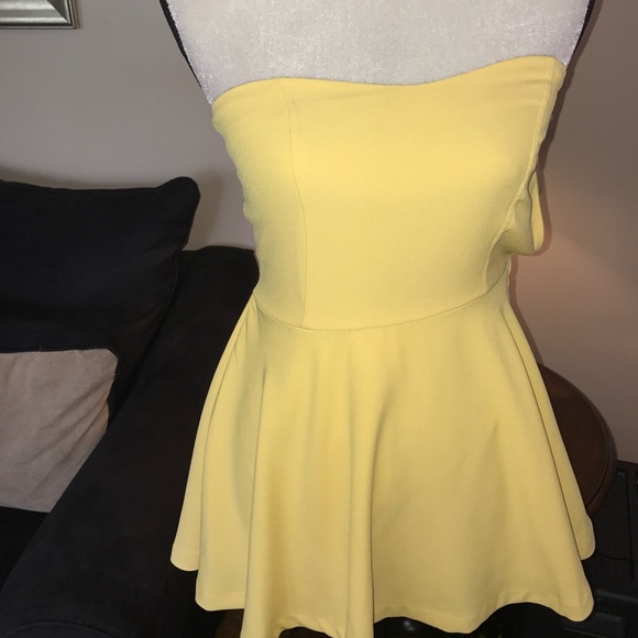 Forever 21 Dresses & Skirts - Cute sleeveless short romper