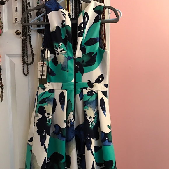 Floral dress - Picture 2 of 4