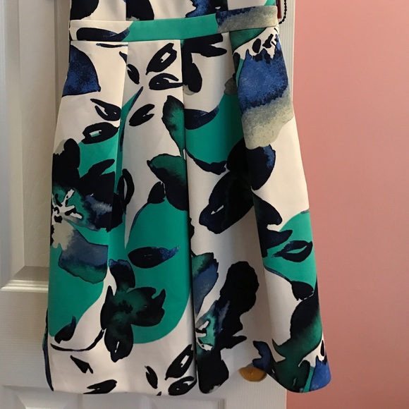 Floral dress - Picture 4 of 4