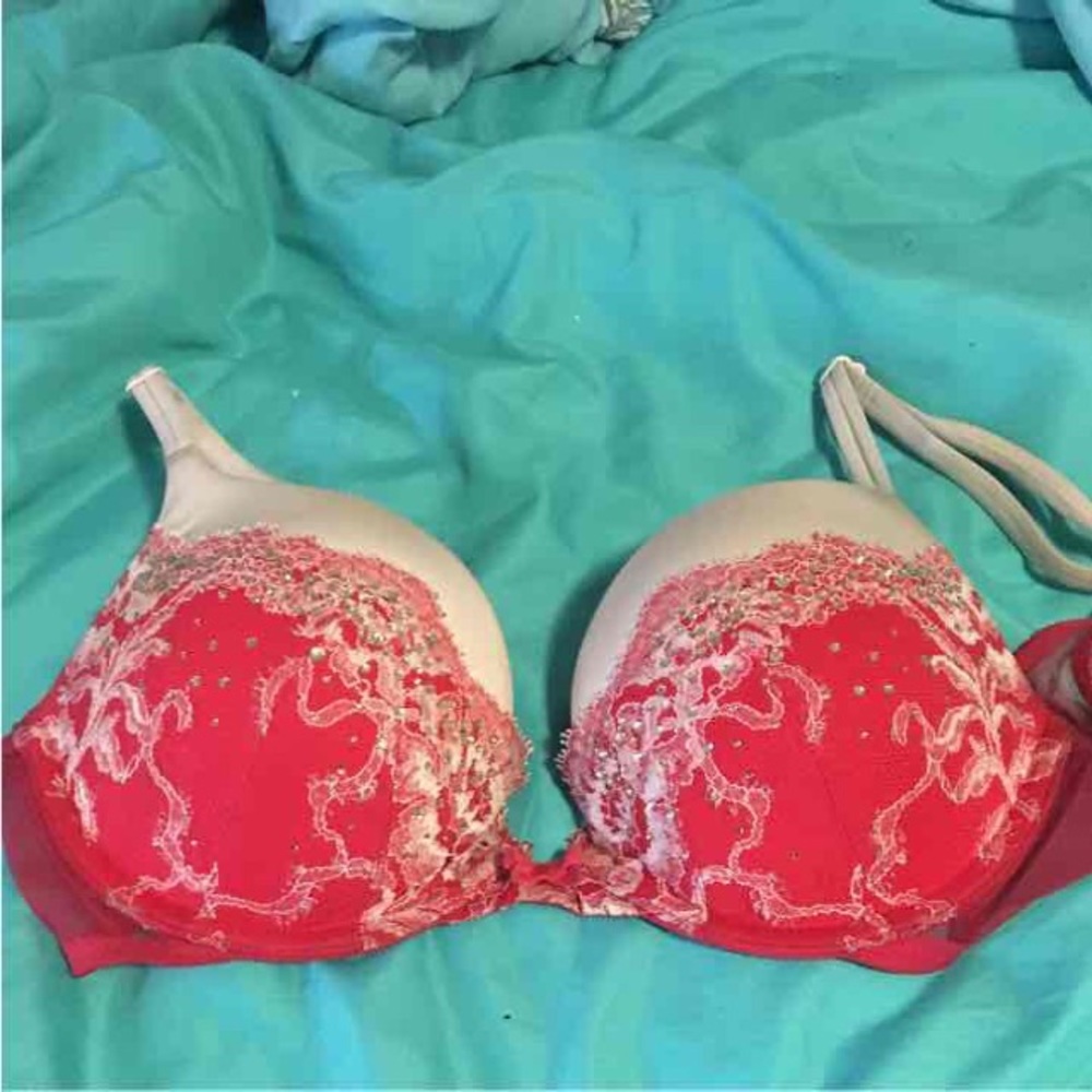 Victoria's Secret "very sexy plunge bra"