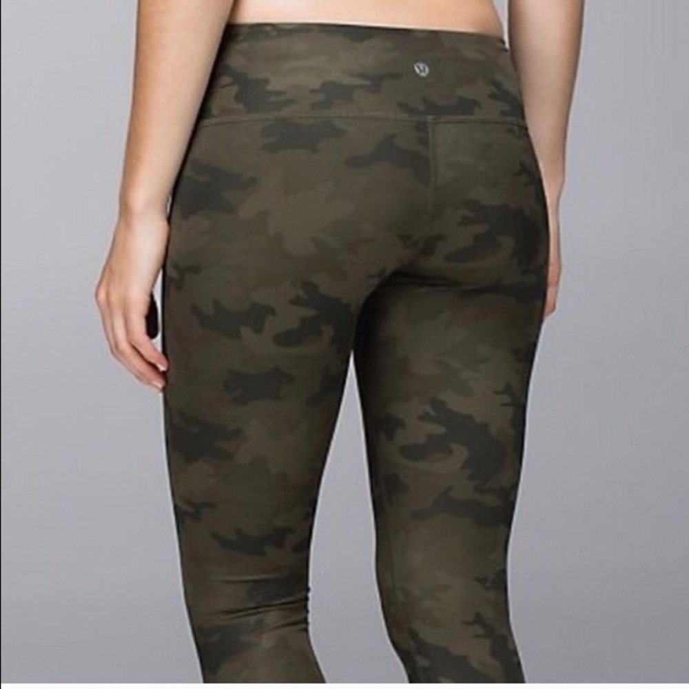 LIMITED EDITION LuLulemon Camo Capri pants