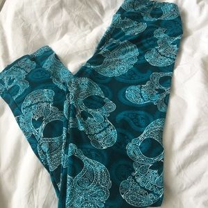 LuLaRoe OS skull leggings