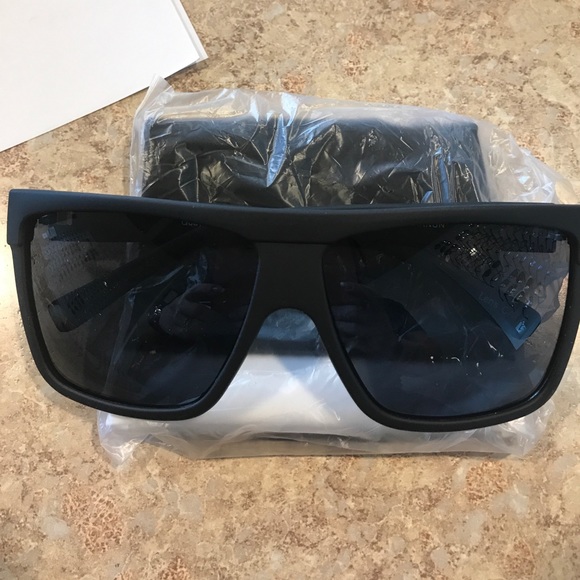 Quay Australia Accessories - Quay sunglass  barnun new
