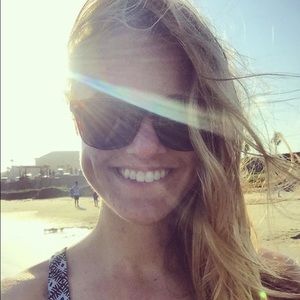 Meet your Posher, Caitlin