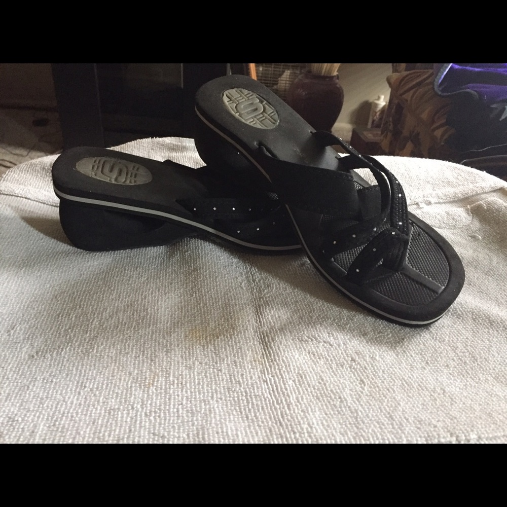 Black wedge Skechers sandal