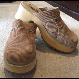 Used women's vintage corduroy Sketchers