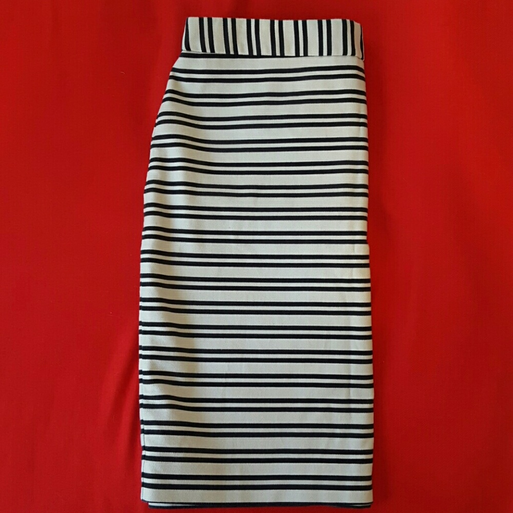 Ann Taylor Black and Creme Skirt