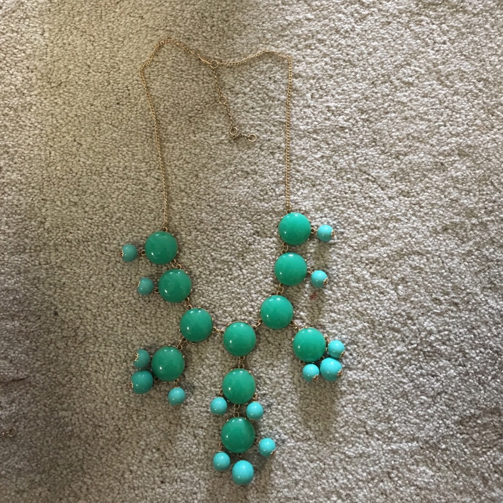 Bubble necklace with adjustable length.