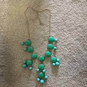 Bubble necklace with adjustable length.