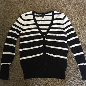 Super cute stripped cardigan