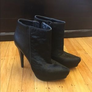 Circus by Sam Edelman black booties