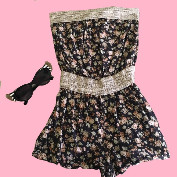 Body Central Pants - 🌺Floral Romper strapless
