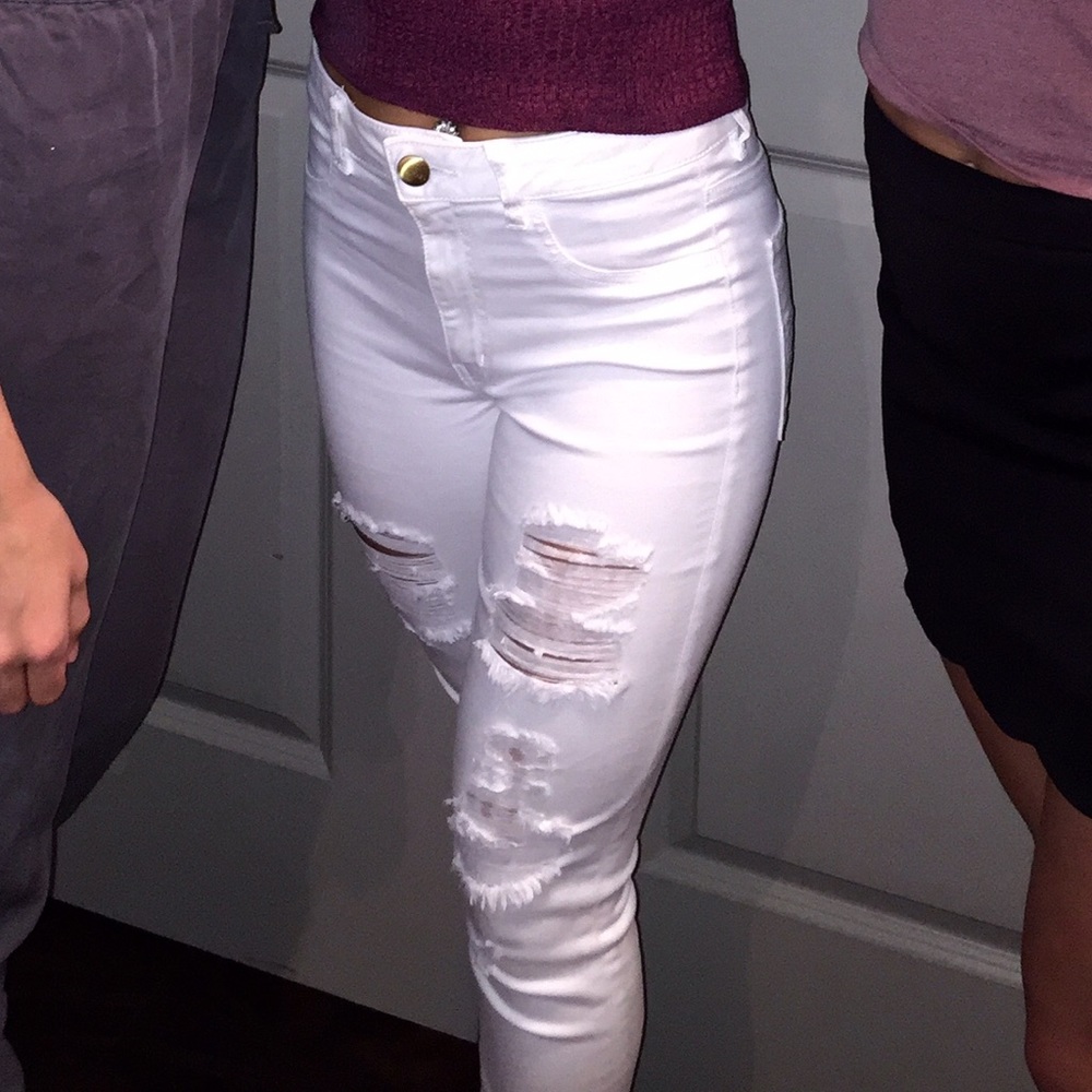 American Eagle White Distressed Jeans Size 8 Crop