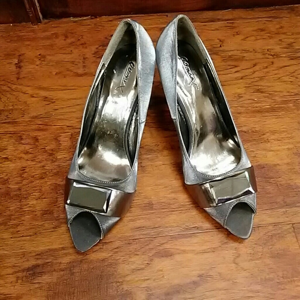 NWOT silver metallic peep toe low heel pump - Picture 1 of 4