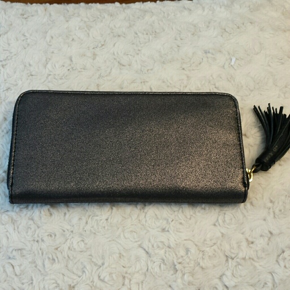 8 fossil handbags fossil nwt gray metallic leather tara clutch from peonie top 8 fossil handbags fossil nwt gray metallic leather tara clutch from peonie top