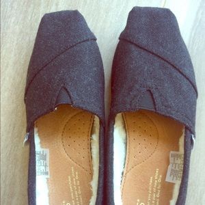 Toms woman shoes /size 7/new