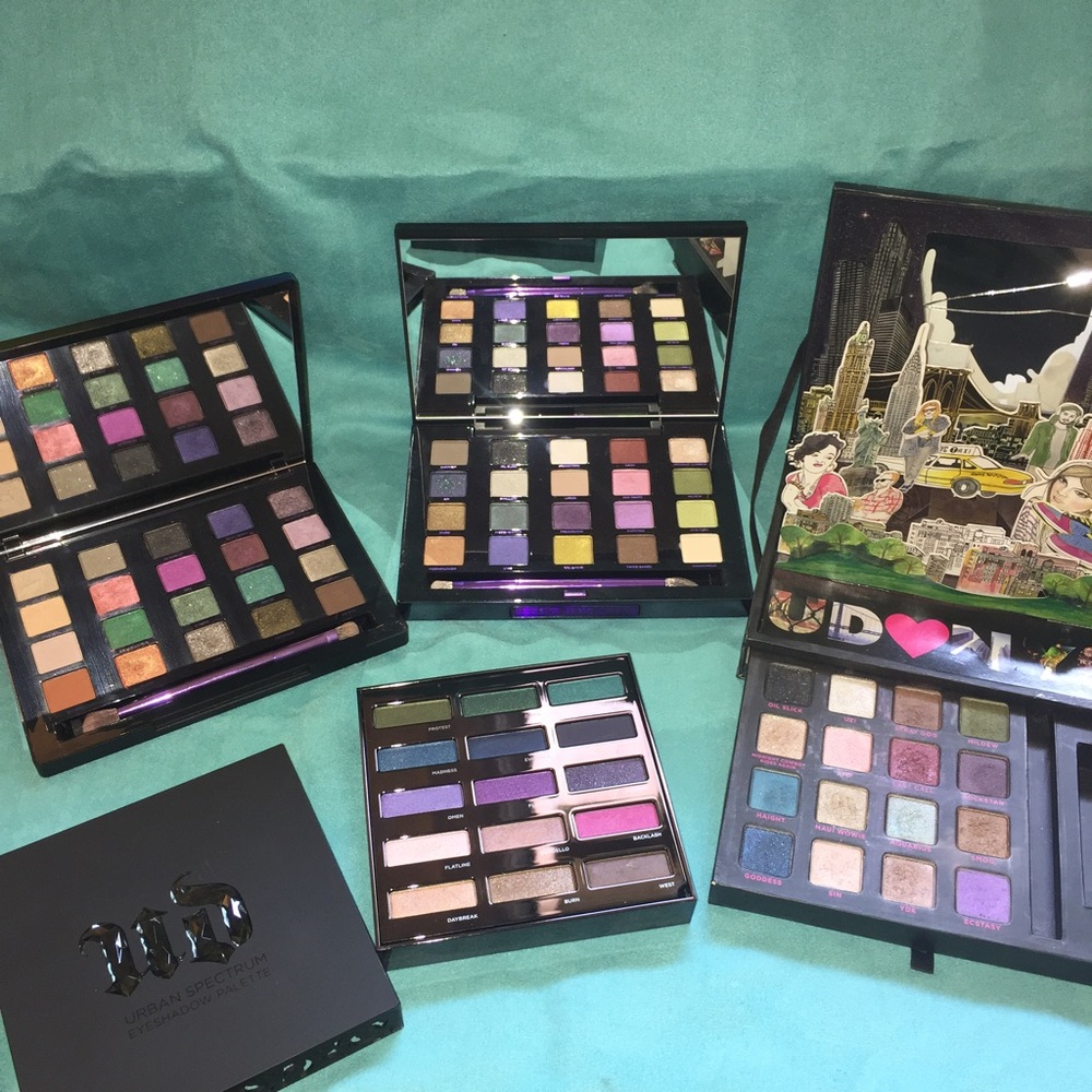 FOUR Urban Decay Palettes