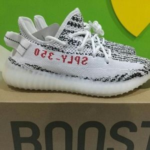 Yeezy boost 350 v2's 'zebras' (sz 7-12)