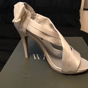 Vera Wang White Collection High Heel Bow Backs
