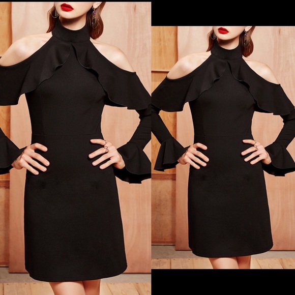 Beautiful cold shoulder mini dress - Picture 2 of 5