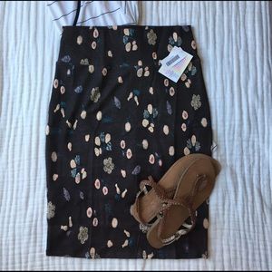 NWT LuLaRoe Cassie floral skirt size medium