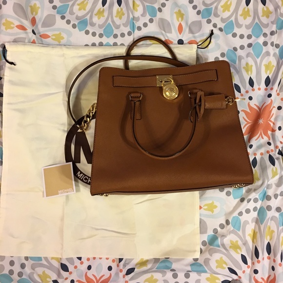Michael Kors Handbags - ☃️SALE☃️MICHAEL Kors Saffiano Hamilton
