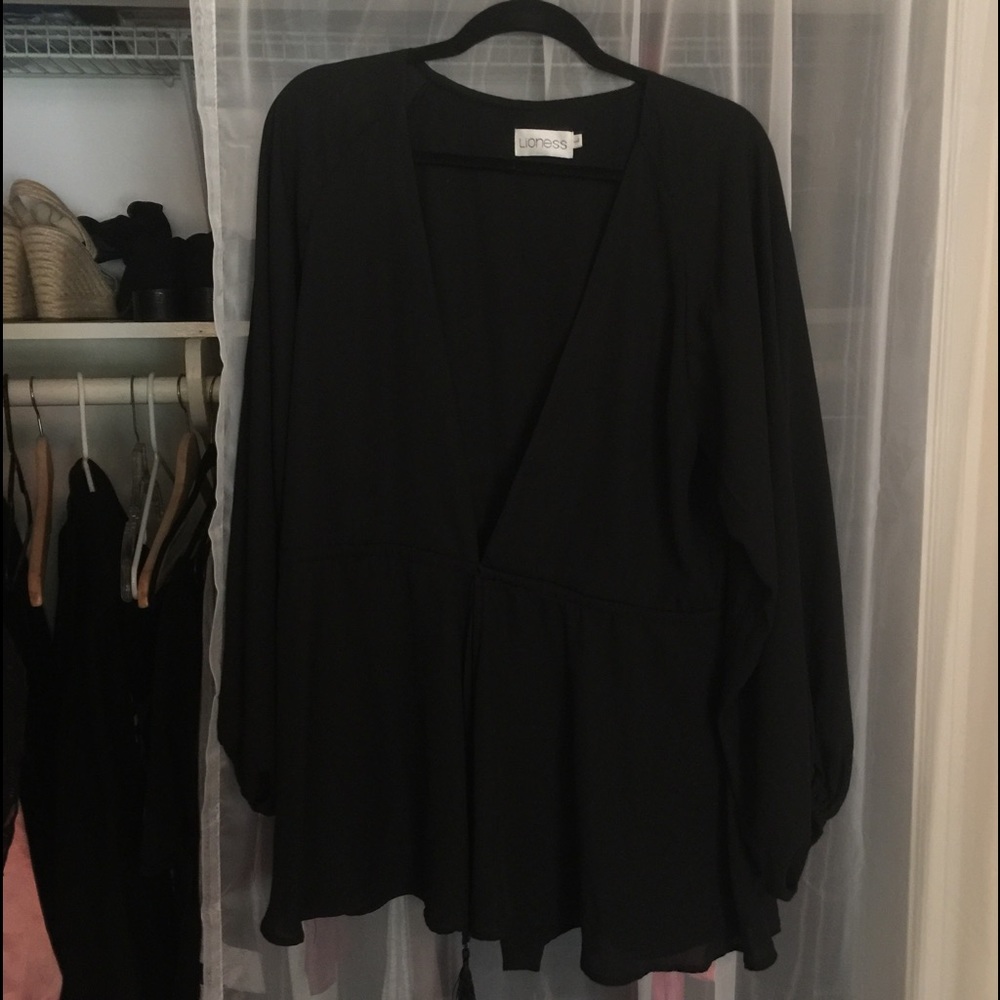 HUGE CLOSET SALE 🎉Nasty Gal deep V romper