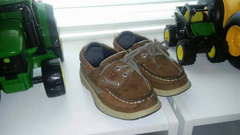 Toddler boys Velcro Sperrys size 7