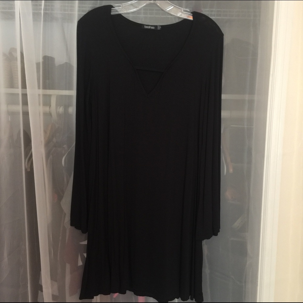 HUGE CLOSET SALE🎉Boohoo black dress