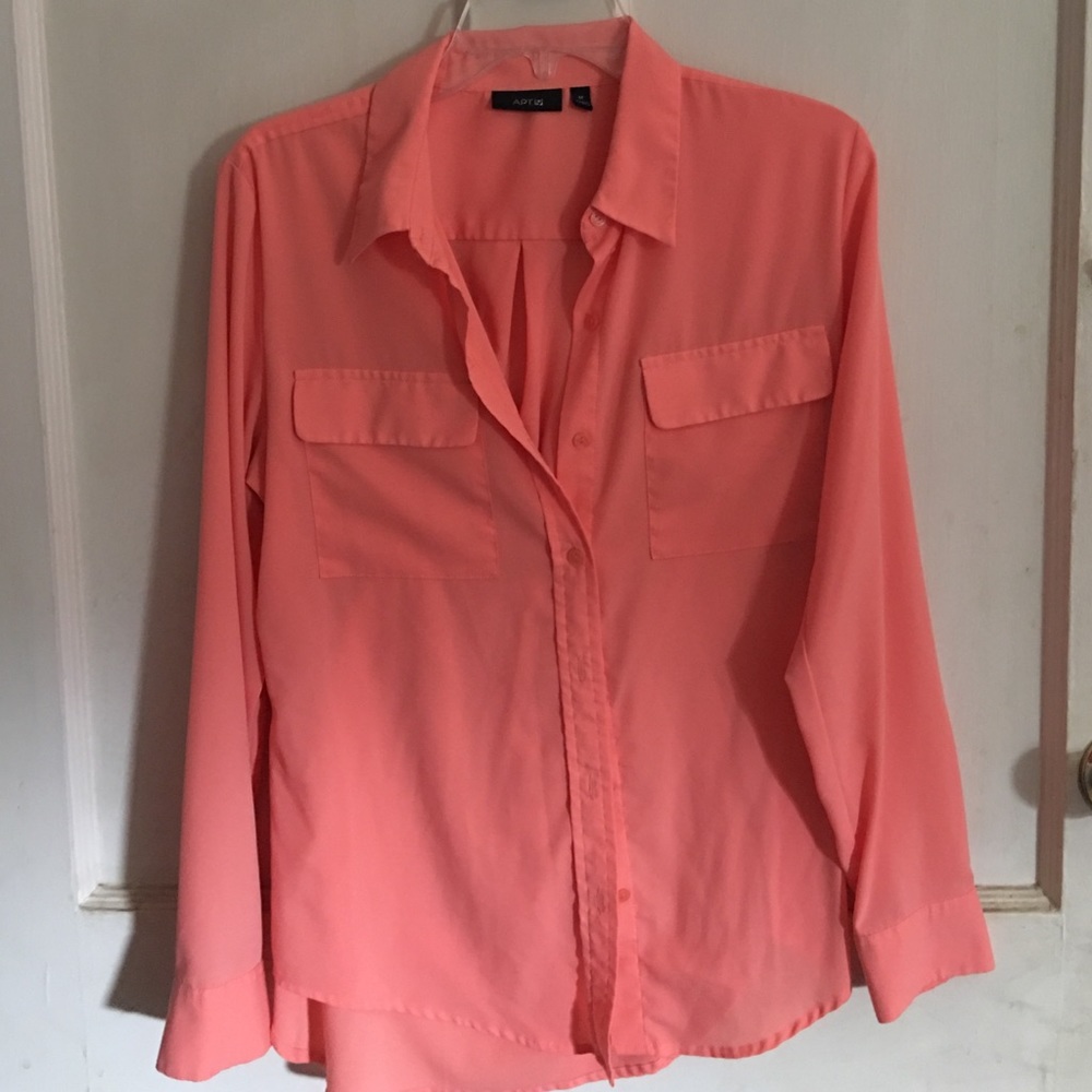 Super cute coral top, great color for spring