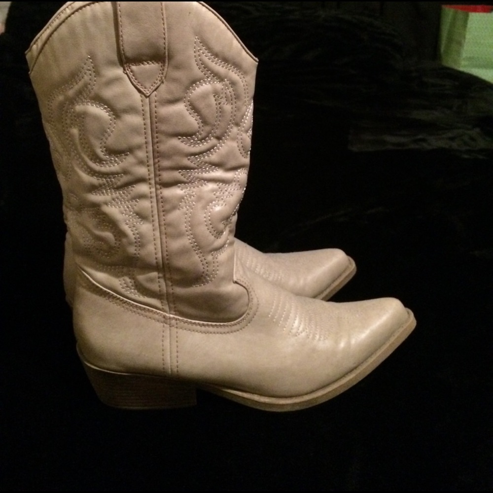 Beige Sugar brand cowgirl boots
